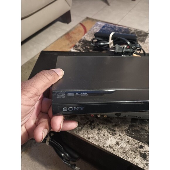 Sony DVD Player Progressive Scan With Remote & Cables DVP-SR210P - Picture 2 of 5